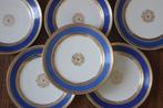 Six assiettes à dessert en porcelaine de Paris à décor bleu, Antiquités & Art
