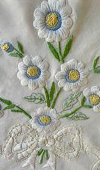 Nappe - 270 cm - 170 cm - nappe broderie faite à la main