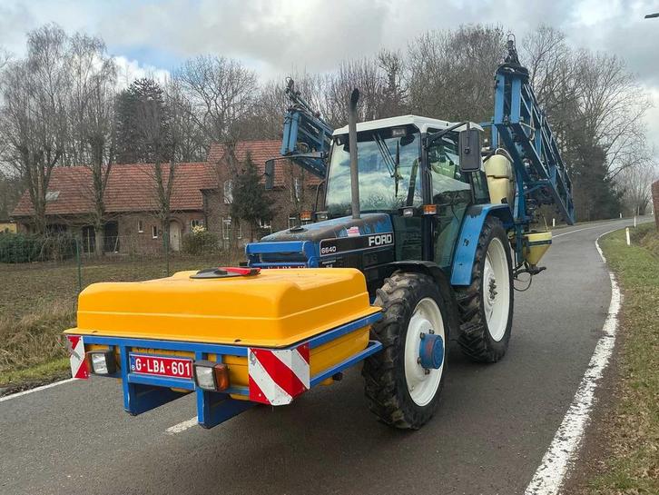 Ford 6640 Landbouwtractor met veldspuit, Zakelijke goederen, Landbouw | Tractoren