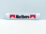 Marlboro - Dimbare lichtreclame bord van Marlboro met het