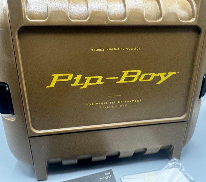 Bethesda - Figuur - Fallout 4 - RobCo Pipboy (in original, Games en Spelcomputers, Spelcomputers | Overige Accessoires
