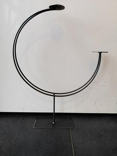 Metalen frame zwaar kandelaar dubbel sikkelmodel 56x40 cm, Huis en Inrichting, Woonaccessoires | Kunstplanten en Kunstbloemen