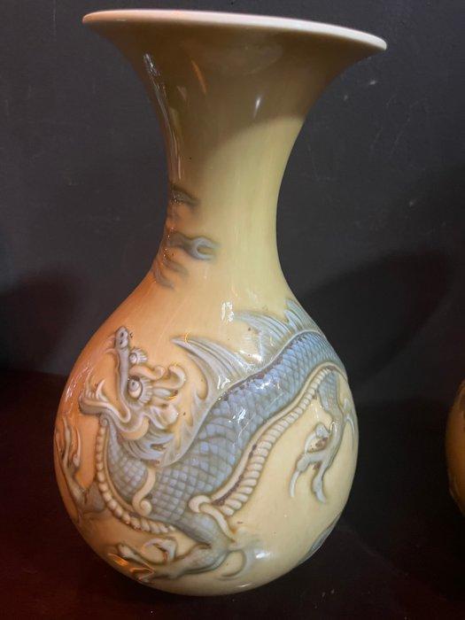 Lladró - Lladró español - Distributeur (2) - vase - Biscuit, Antiek en Kunst, Antiek | Glaswerk en Kristal