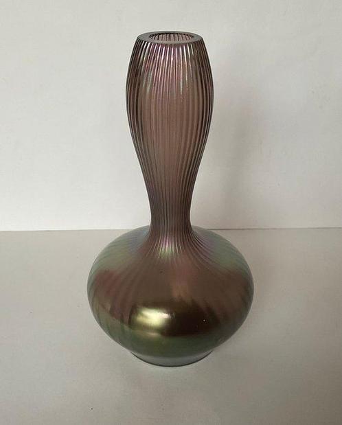 Vase - irisant - Art nouveau bohémien, Antiek en Kunst, Antiek | Glaswerk en Kristal