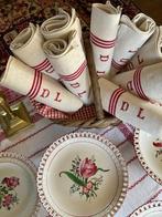 9 linnen handdoeken uit de late 19e eeuw met initialen D.L.