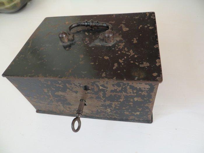 Kist - IJzer, Antiek en Kunst, Curiosa en Brocante