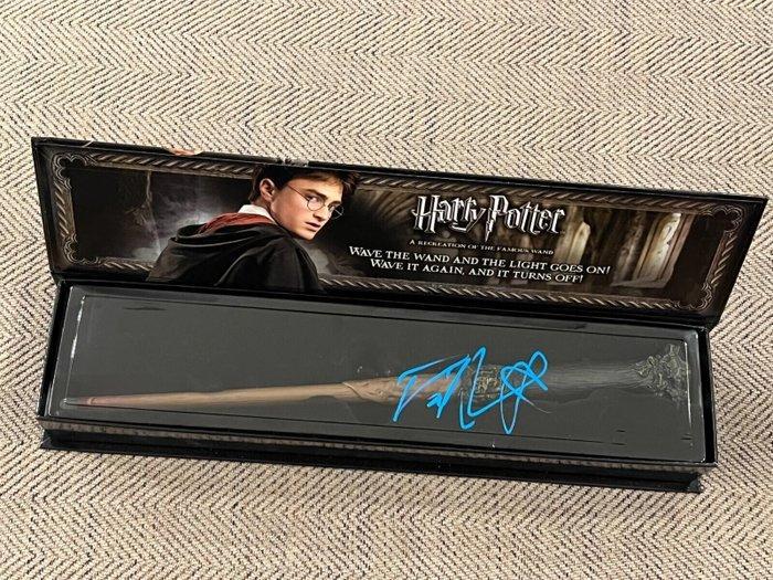 Harry Potter - Daniel Radcliffe Signed Harry Potter Wand, Verzamelen, Film en Tv