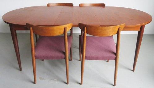 Eettafel - Walnoot, Stof - Vier vintage stoelen, Antiek en Kunst, Kunst | Designobjecten
