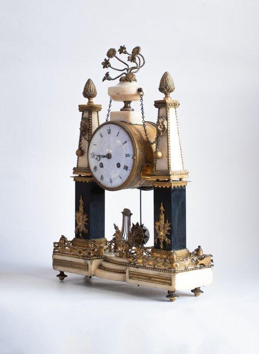 Portico klok Louis XVI - Verguld brons - 1799, Antiek en Kunst, Antiek | Klokken