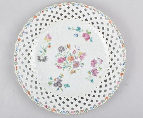 Schotel - A CHINESE FAMILLE ROSE LINGLONG / RETICULATED DISH, Antiek en Kunst, Antiek | Overige Antiek