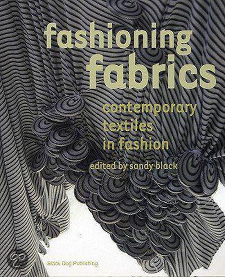 Fashioning Fabrics 9781904772415 Polly Leonard, Boeken, Taal | Engels, Zo goed als nieuw, Verzenden