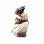 Royal Copenhagen - Figurine - Amager girl - 1314 -