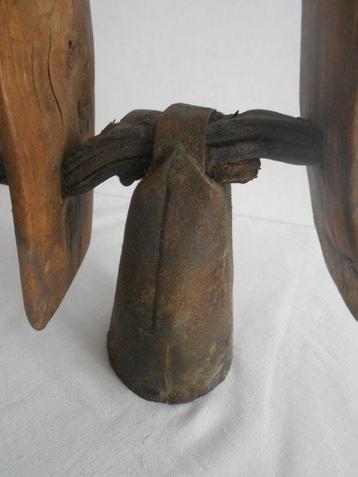 Cloche décorative - Très vieille cloche de chèvre avec col