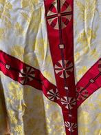 Katholieke cassula sacerdotale met bijpassende stola van