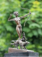 Beeld, diana hunting with two dogs - 32 cm - brons marmer, Antiek en Kunst