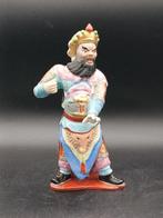 Figuur - A famille rose standing figure of Guandi (T,