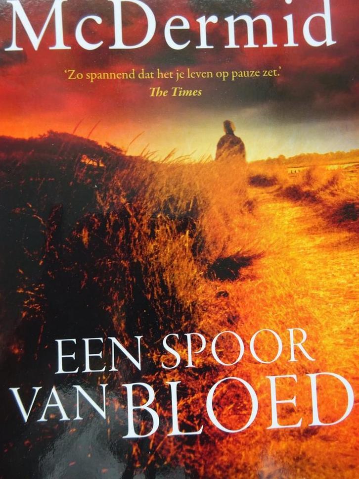 Een spoor van bloed 9789021030913 Val McDermid, Boeken, Romans, Gelezen, Verzenden