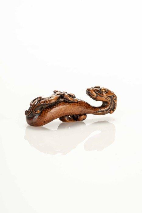 Un rare netsuke en bois de boxelder représentant un sceptre, Antiek en Kunst, Antiek | Overige Antiek