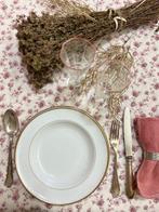 Tafelkleed voor grote tafels. Bloemige, landelijke elegantie