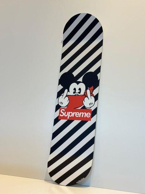 Rob VanMore - Skating by Supreme x Mickey FU, Antiquités & Art, Art | Peinture | Moderne