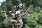 Statue, woman with guirlande - 53 cm - marbre en bronze