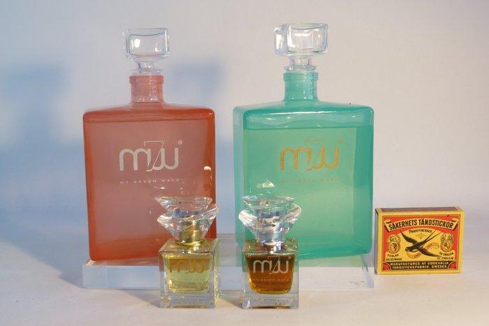 Themacollectie - Lot Parfum flesjes het boek Parfum en 2, Antiquités & Art, Antiquités | Jouets
