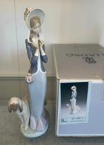 Lladró - Figurine - 1537 - “Paseo con el perro” - with