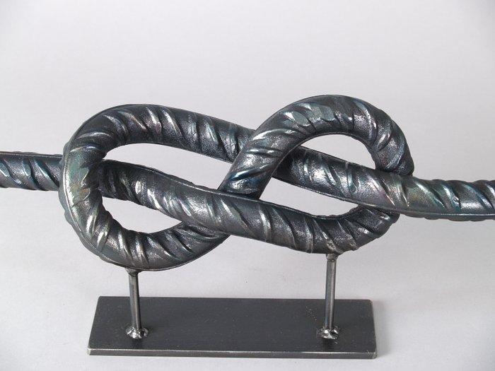 Carmen Lop - Big knot eight con barra de acero corrugado Ø, Antiek en Kunst, Kunst | Designobjecten