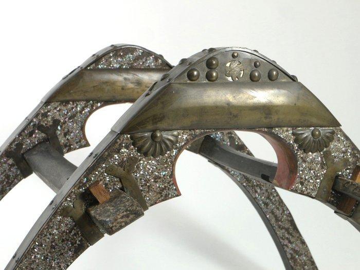 Antique Ox Saddle - Werktuig - met MotherOfPearl Inlay, Antiek en Kunst, Antiek | Overige Antiek