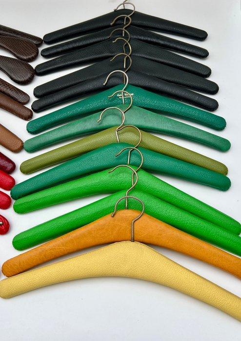 Themacollectie - kledinghanger, Antiek en Kunst, Antiek | Speelgoed