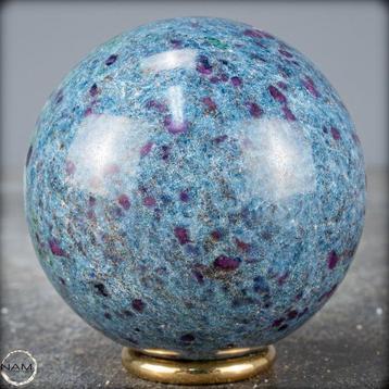 Rubis naturel très rare dans une sphère de cristal de