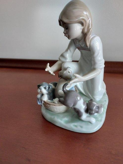 Lladró - Beeldje - Uno se Escapa - Porselein, Antiek en Kunst, Antiek | Glaswerk en Kristal