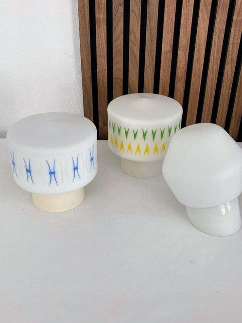 Lampe à suspendre - verre à lait - Trois lampes de plafond, Antiek en Kunst, Kunst | Designobjecten