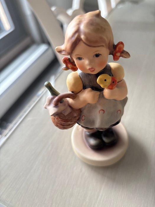 Goebel - Beeldje - Meisje met mand - Porselein, Antiek en Kunst, Curiosa en Brocante