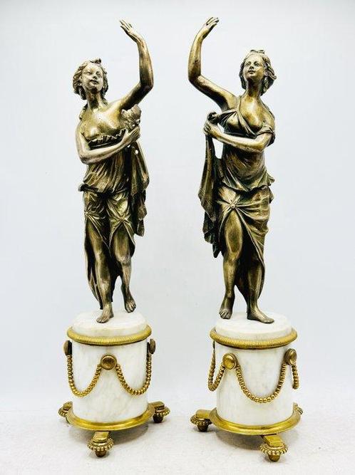 Escuela Francesa (Siglo XIX) - sculptuur, Musas - 47 cm -, Antiek en Kunst, Antiek | Keramiek en Aardewerk