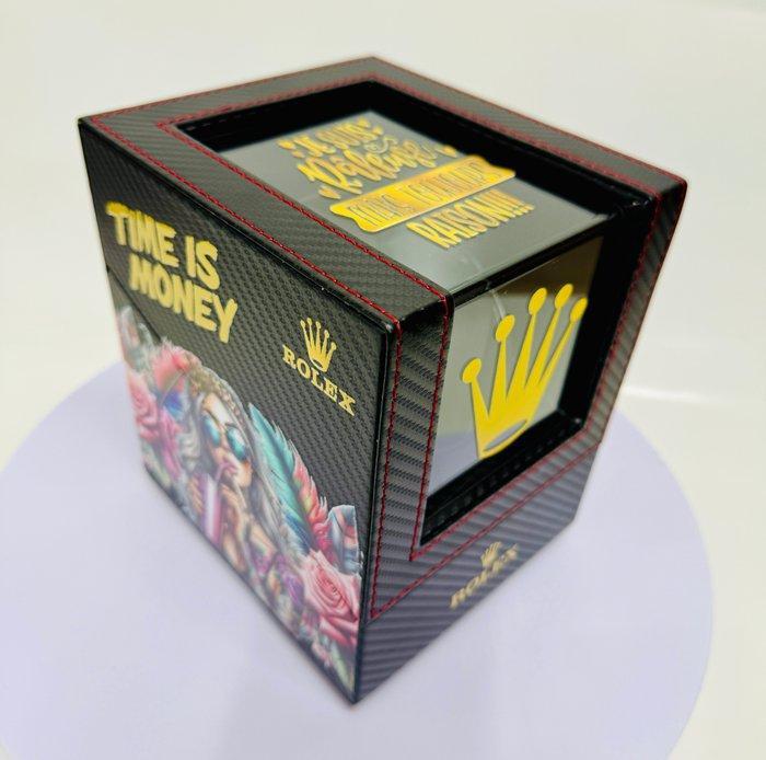 Vanessa Fodera (1981) - TIME IS MONEY - Luxury Watch winder, Antiquités & Art, Art | Objets design