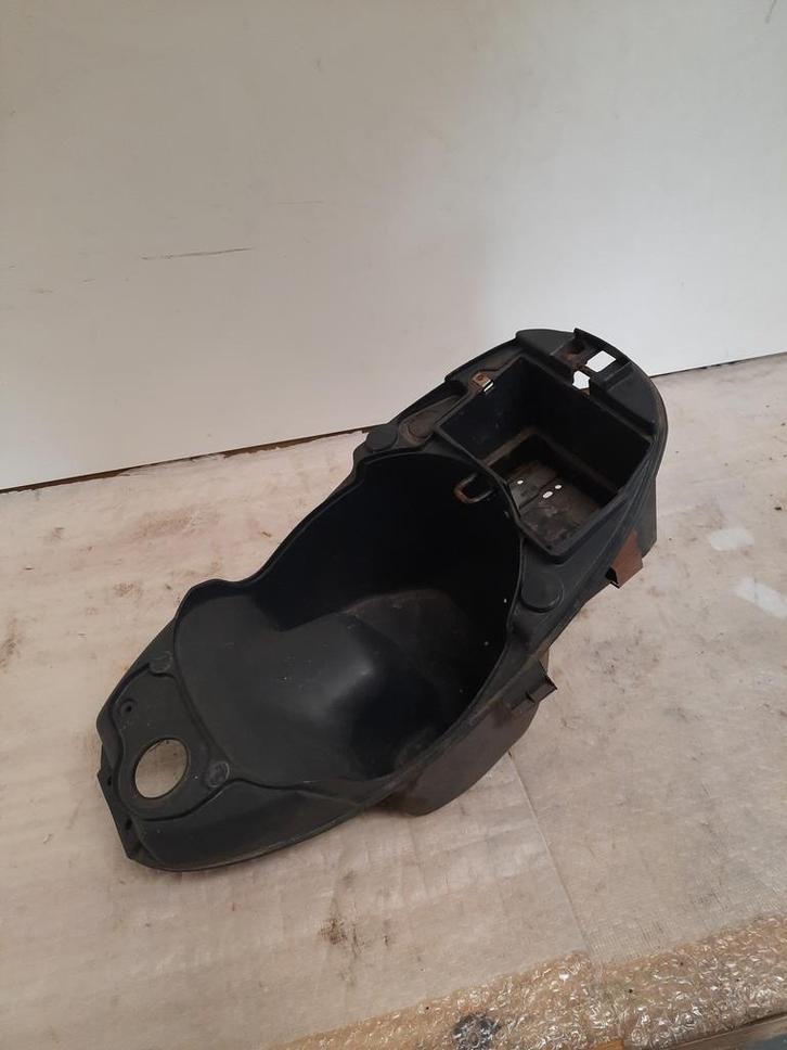 Piaggio Liberty oud model Wit / buddybak / opberg bak /, Fietsen en Brommers, Brommeronderdelen | Scooters, Zadel, Overige merken