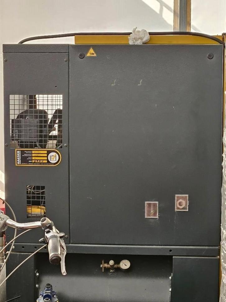 Javac 5,5 KW Occasie Schroefcompressor, Zakelijke goederen, Machines en Bouw | Pompen en Compressoren, Ophalen