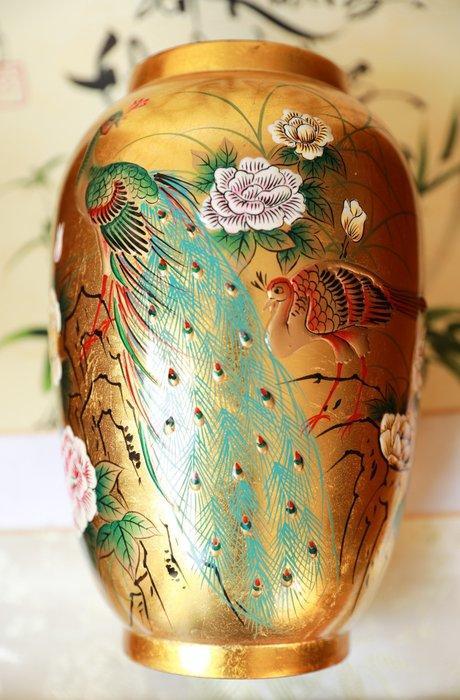 Vaas - Gouden pauw en bloemenvaas (Vietnamese premium lak) -, Antiek en Kunst, Curiosa en Brocante