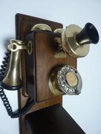 Analoge telefoon - Een houten wandretrotelefoon, hout,, Antiek en Kunst