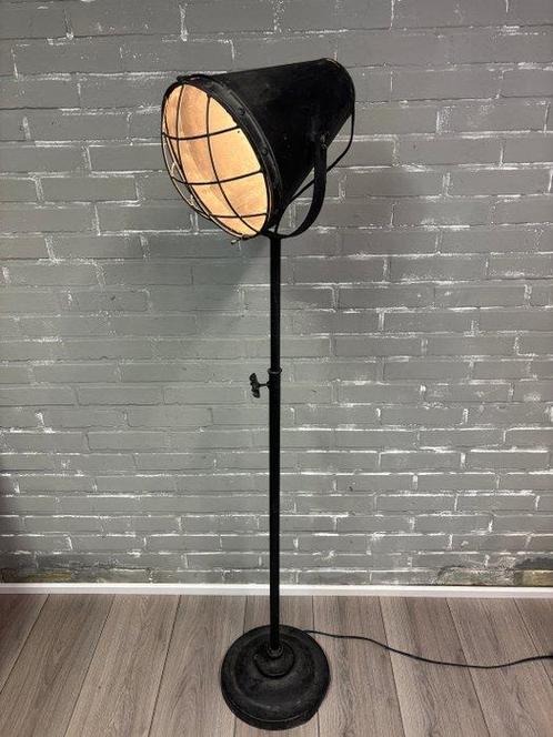 Staande lamp - Metaal Industrieel, Antiek en Kunst, Curiosa en Brocante