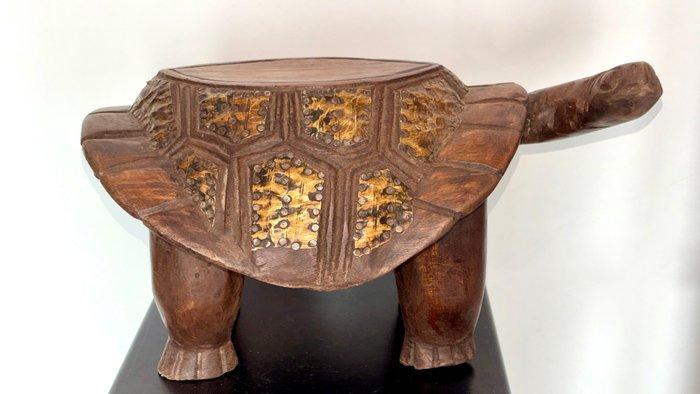 Kruk in zoomorfe vorm van een schildpad – Gesneden hout en, Antiek en Kunst, Kunst | Niet-Westerse kunst