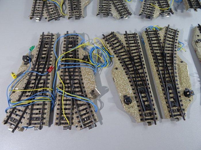 Märklin H0 - Modeltreinsporen (10) - 10 elektrische wissels, Hobby en Vrije tijd, Modeltreinen | H0