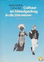 Cultuur en kleedgedrag in de 20e eeuw 9789001044411, Livres, Bettie Aaftink, Corlyn Bol, Verzenden