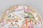 Bord - decorated in the famille rose palette with mandarins, Antiek en Kunst