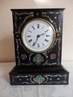 Horloge -   Bois, nacre, cuivre - 1850-1900, Antiquités & Art