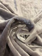 Spectaculair stuk zeer zachte pels in parelgrijs / tortora,