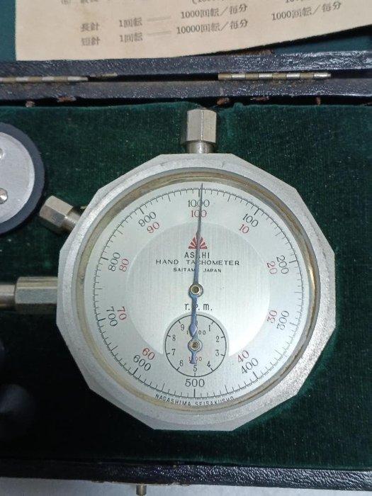 ASAHI - Hand-held mechanical RPM tachometer with original, Antiek en Kunst, Antiek | Wandborden en Tegels