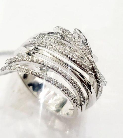 Ring - 18 karaat Witgoud - 0.96ct. tw. Diamant (Natuurlijk), Handtassen en Accessoires, Ringen