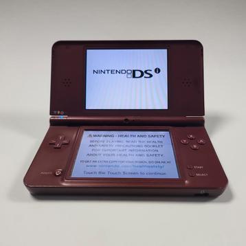 Donker Rood Nintendo DSi XL beschikbaar voor biedingen